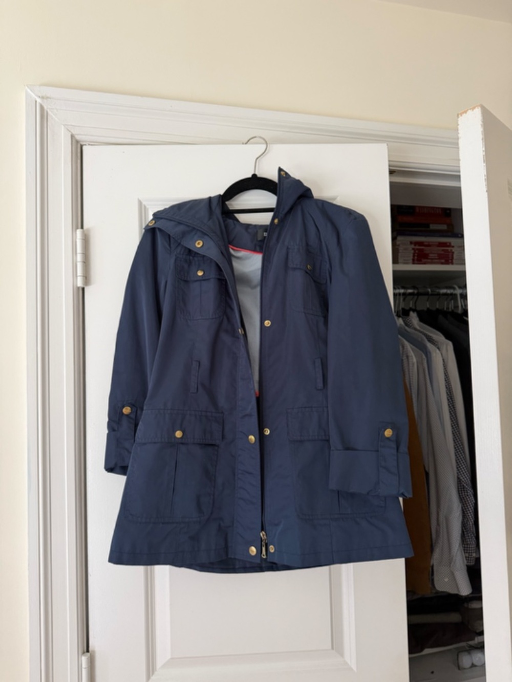 Ellen Tracy Navy Blue Rain Coat Fitted with hood, pockets, zipper Size Small